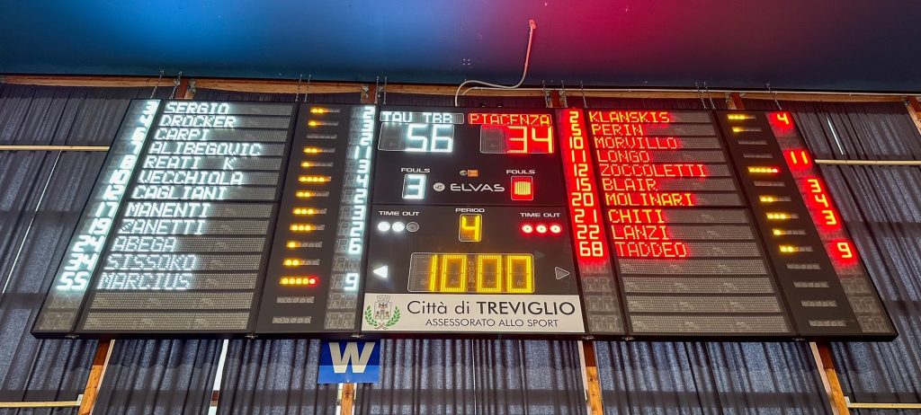 Il PalaFacchetti di Treviglio si rinnova dotandosi di due tabelloni FIBA Livello 1